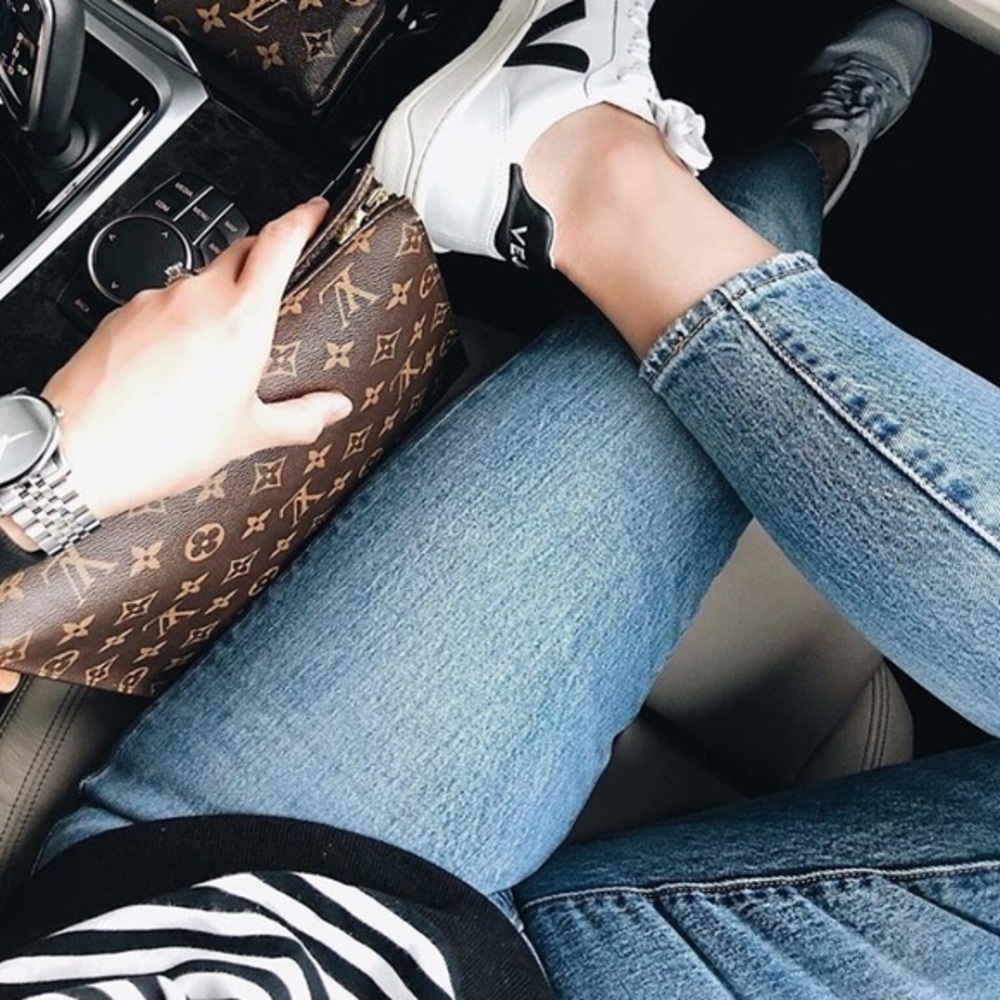 WOMENโS PREMIUM LEVIS WEDGIE JEAN
